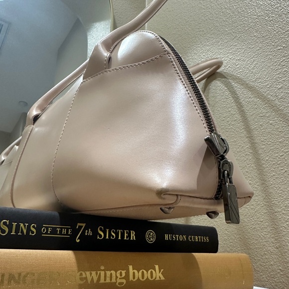 Furla Baguette Purse in pale pink - Picture 4 of 9